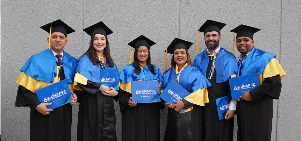 Primeros egresados de la Especialidad en Planes y Fondos de Pensiones se gradúan en la Universidad Apec